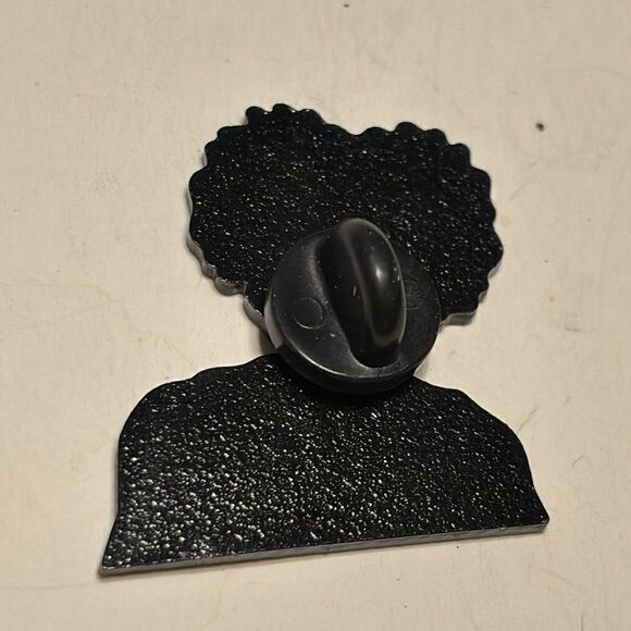 Winifred Sanderson Sister Hocus Pocus Enamel Pin Spooky Halloween Classic Witch - Picture 2 of 3